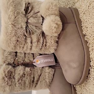 Girls tan furry boots